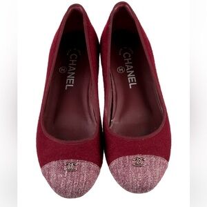 CHANEL Women's burgundy wool flats cap toe